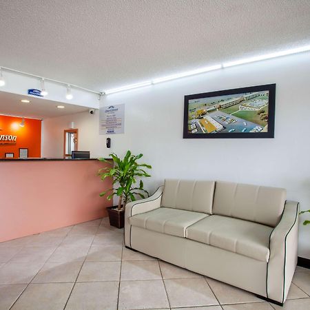 Howard Johnson By Wyndham Vero Beach/I-95 Exterior photo