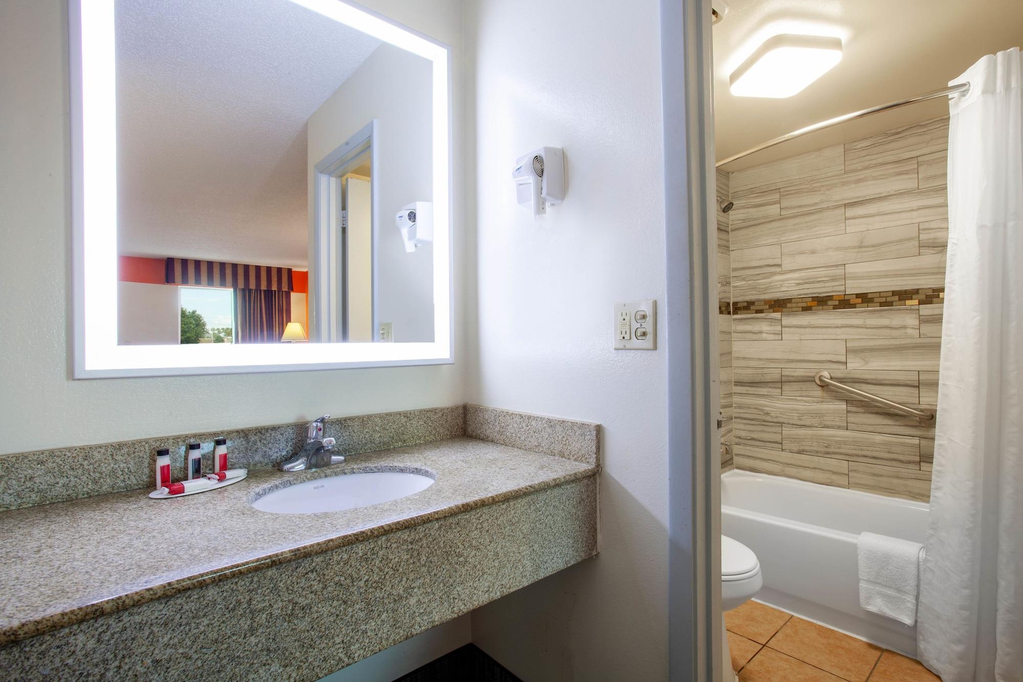 Howard Johnson By Wyndham Vero Beach/I-95 Exterior photo