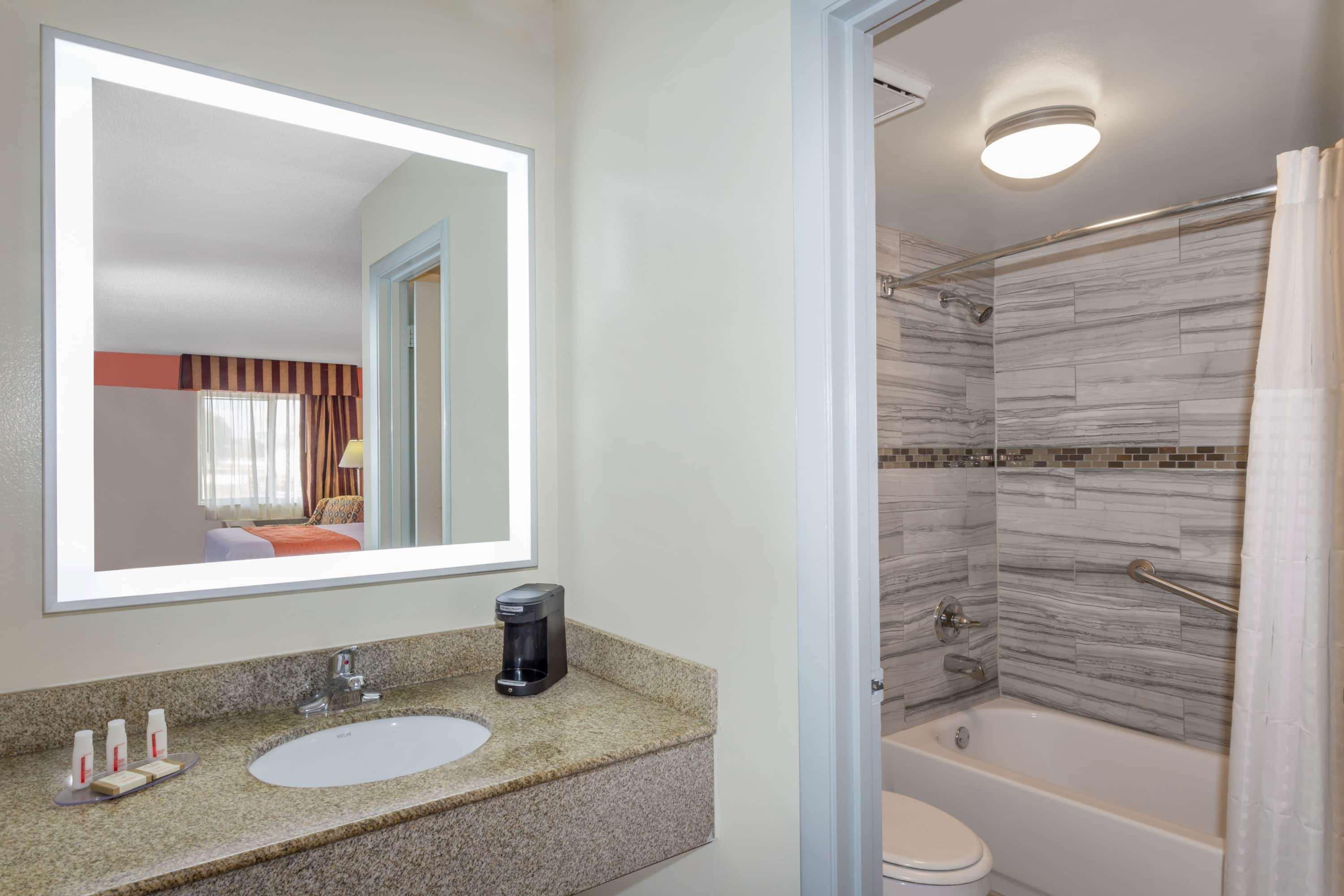 Howard Johnson By Wyndham Vero Beach/I-95 Exterior photo