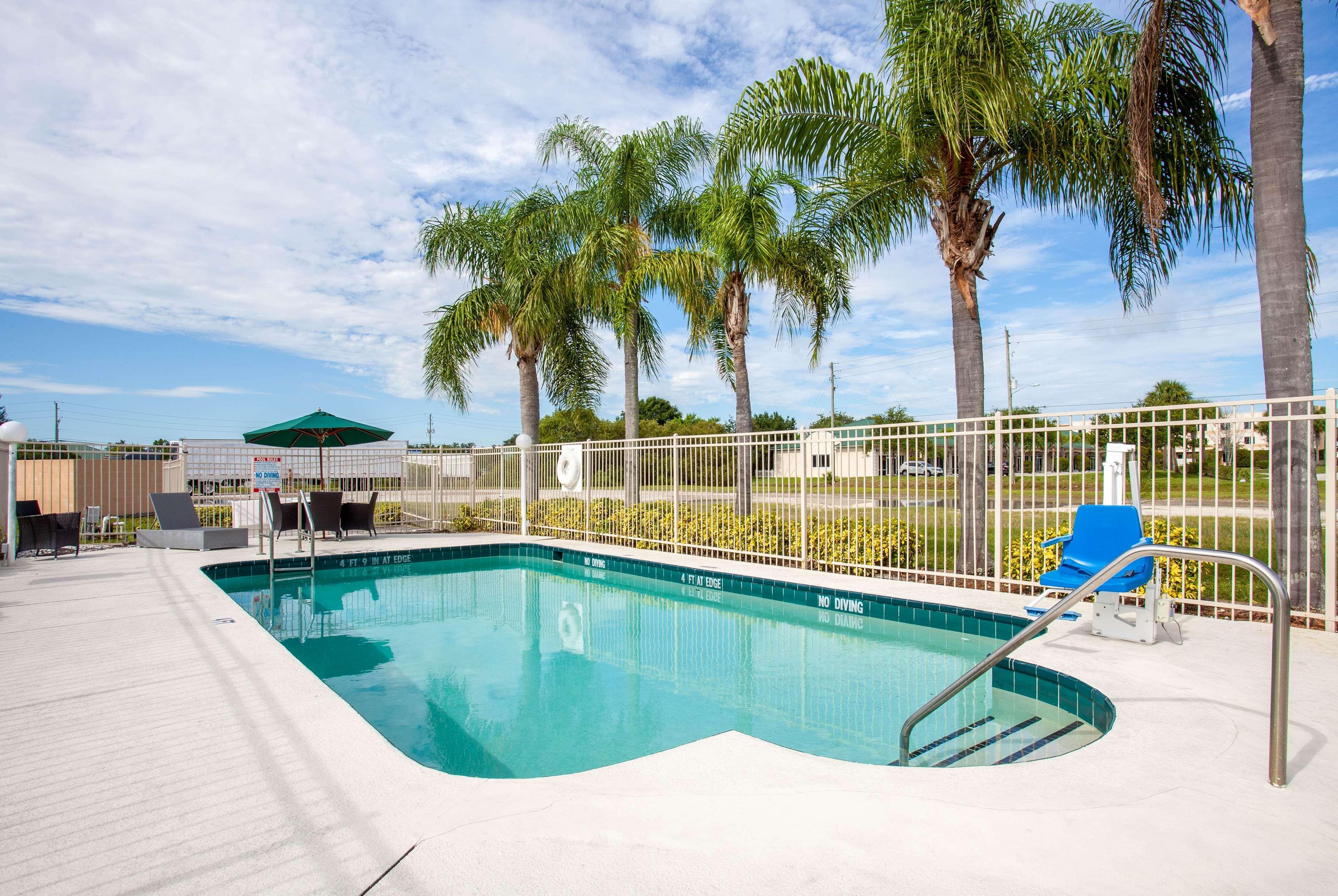 Howard Johnson By Wyndham Vero Beach/I-95 Exterior photo