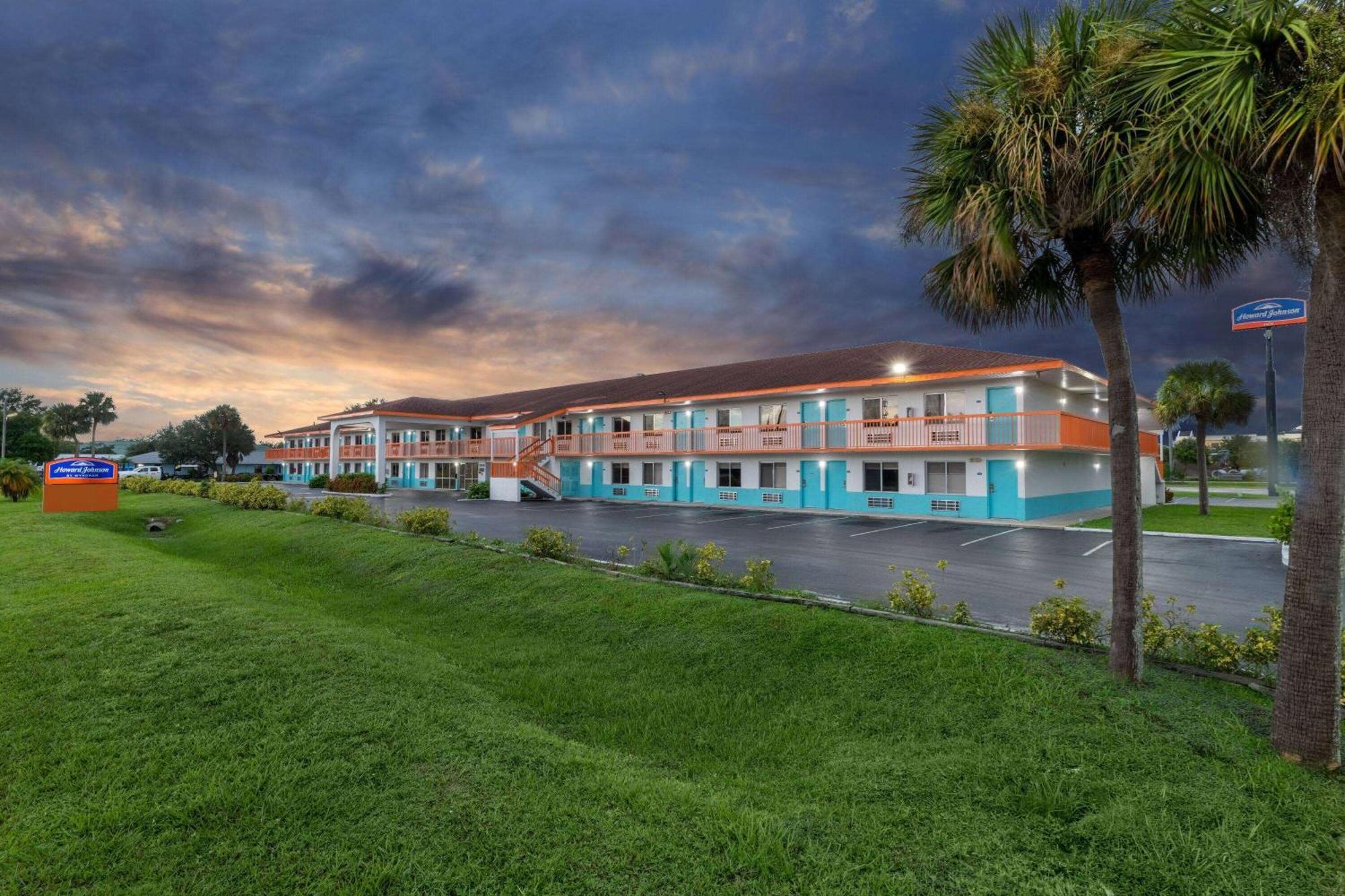 Howard Johnson By Wyndham Vero Beach/I-95 Exterior photo