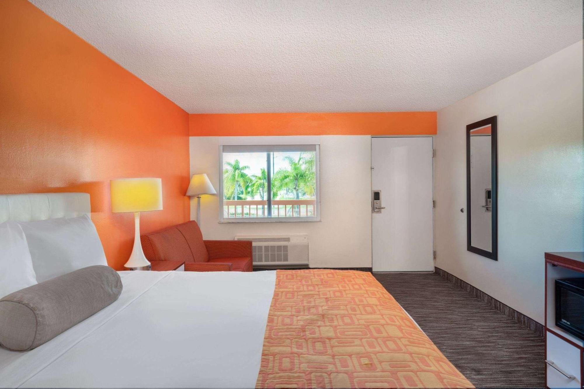 Howard Johnson By Wyndham Vero Beach/I-95 Exterior photo