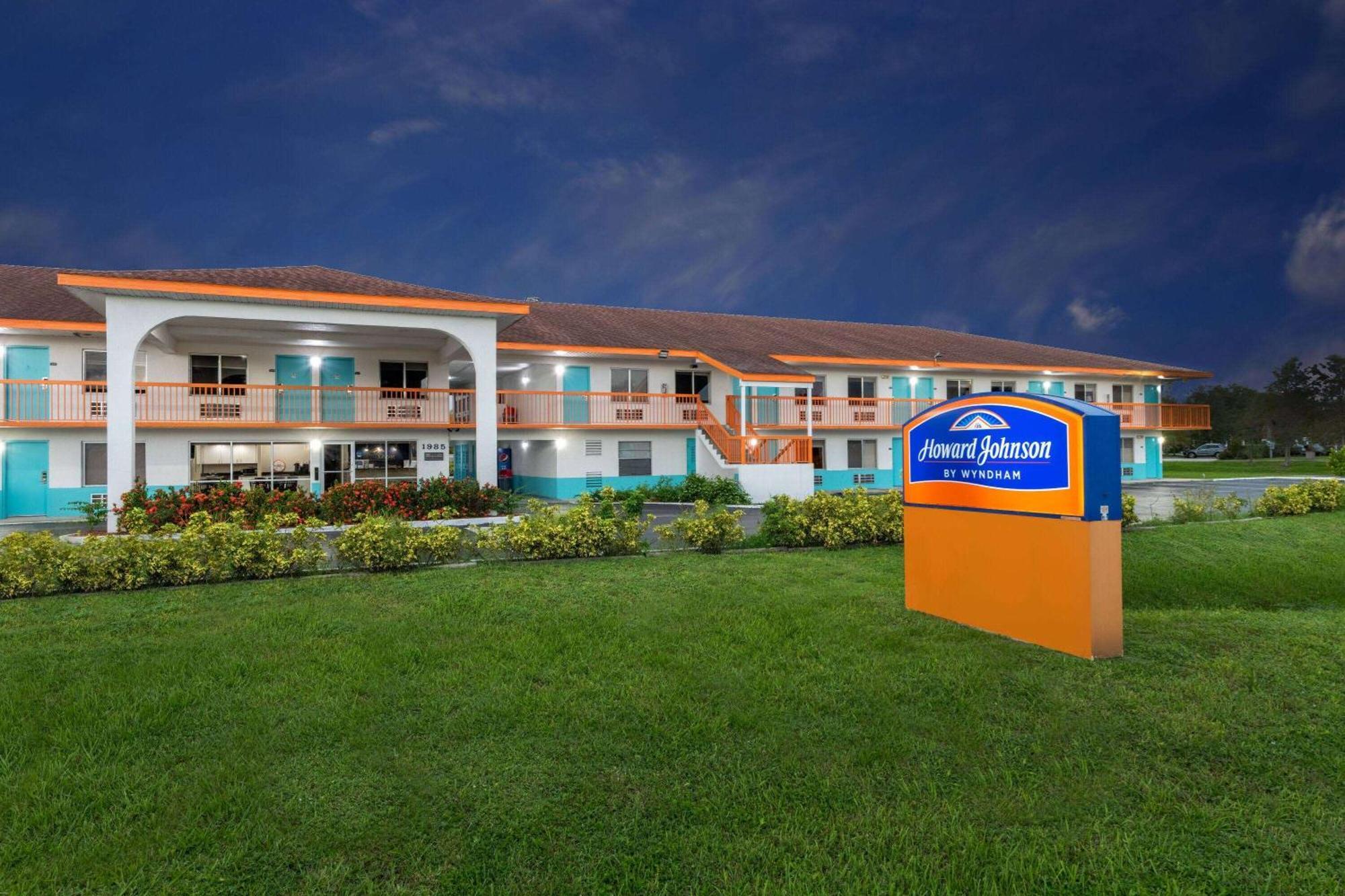 Howard Johnson By Wyndham Vero Beach/I-95 Exterior photo