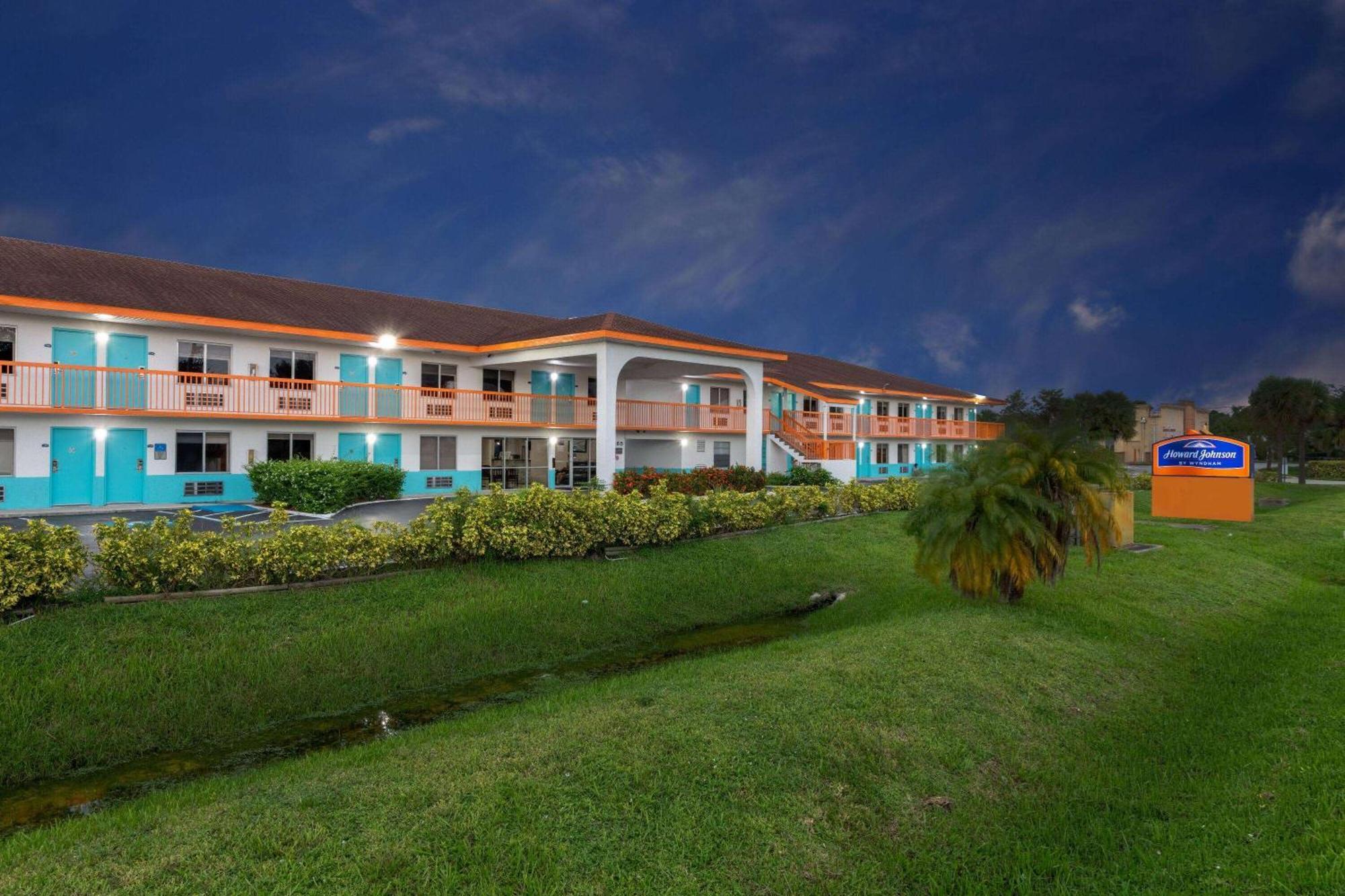 Howard Johnson By Wyndham Vero Beach/I-95 Exterior photo